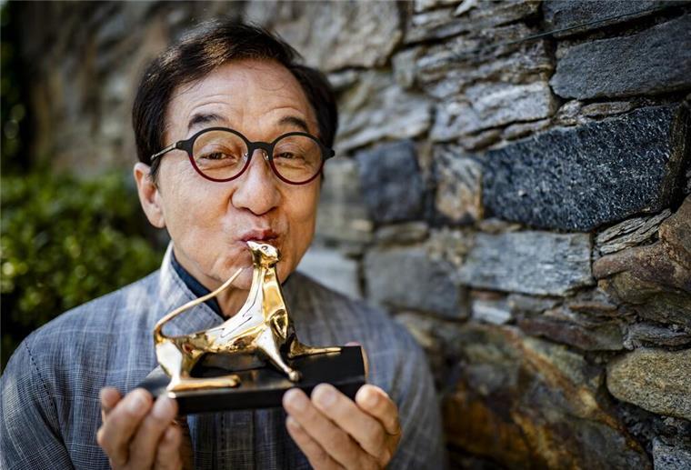 Jackie Chan hat den „Pardo alla Carriera“-Preis erhalten - für sein Lebenswerk. 