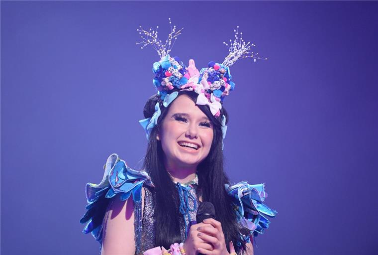 Jamie-Lee bekämpft Nervosität vor ESC-Finale mit Reden Jamie-Lee Kriewitz steht heute beim Eurovision Song Contest (ESC) für Deutschland auf der Bühne und singt den Song "Ghost".