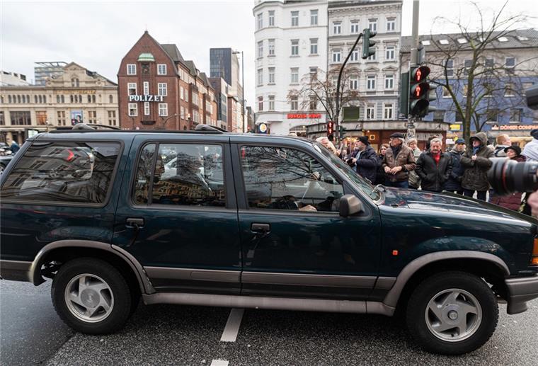 Jan Fedders Ford wird zugunsten des Hamburger Michels versteigert Jan Fedders Ford Explorer war auch sein letzter „Großstadtrevier“-Wagen.