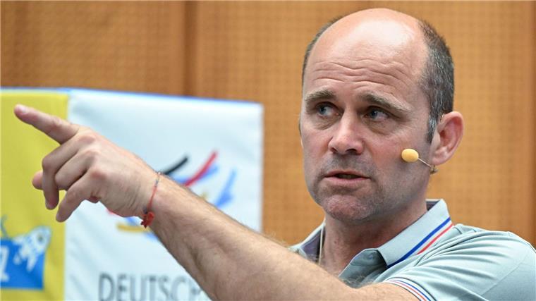 Fuhr gegen den DHB: Darf die Kommission weiter arbeiten? Jan Hempel erhebt 2022 schwere Vorwürfe gegen seinen ehemaligen Trainer.