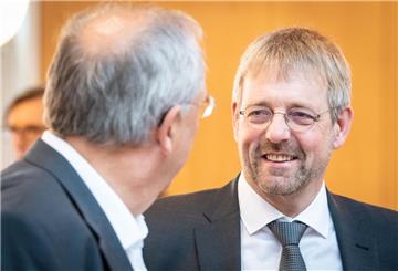 Jan Heusmann (rechts) nimmt im Interview Stellung.