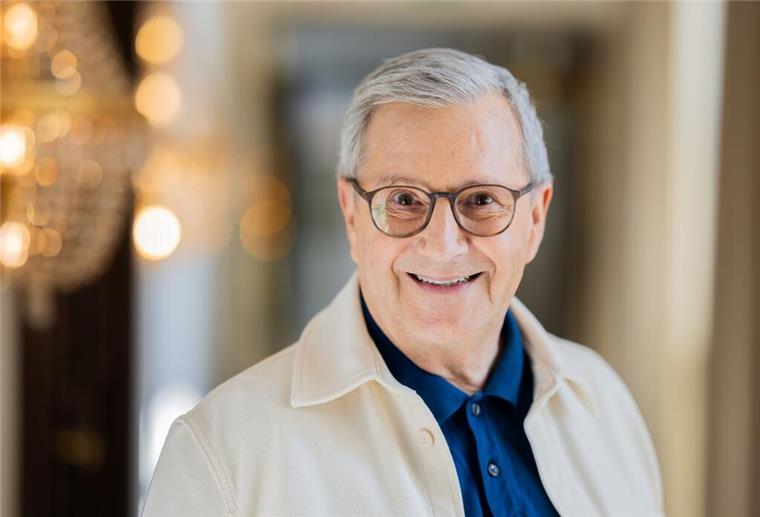 Promis, Lügen, Intrigen: So wird die neue „Verräter“-Staffel Jan Hofer fremdelt mit seiner neuen Rolle in der Show - Lügen sei doch so gar nicht sein Fach.