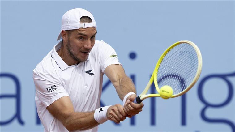 Deutsche Tennisprofis überraschen beim Turnier in Kitzbühel Jan-Lennard Struff gab in seinem Achtelfinale beim Tennis-Turnier in Kitzbühel nur vier Spiele ab. (Archivbild)