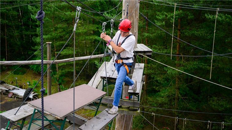 Jan-Lucas Maier-Luft klettert im Kletterpark Höhenwegarena.