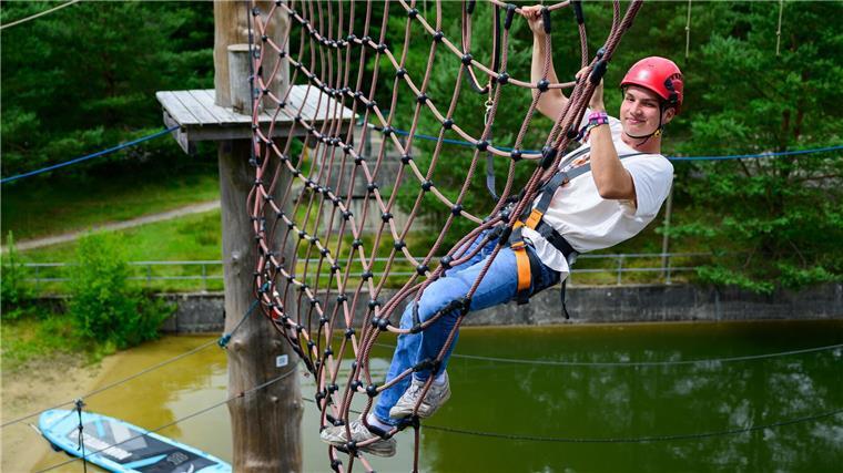 Jan-Lucas Maier-Luft klettert im Kletterpark Höhenwegarena.