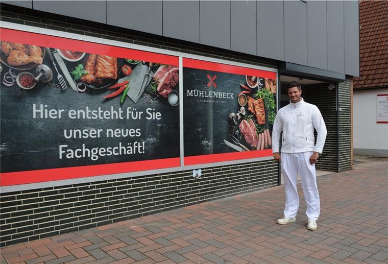 Spaden: Fleischerei Mühlenbeck investiert in die Zukunft Jan-Peter Mehring steht in der Leher Straße in Spaden vor dem Gebäude in dem das neue Fachgeschäft entstehen soll.