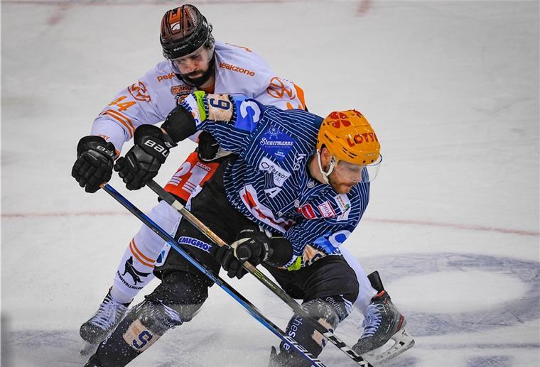 Keine Pinguins-Heimspiele rund um Weihnachten Jan Urbas und die Fischtown Pinguins bestreiten in der kommenden Saison 56 Spiele.