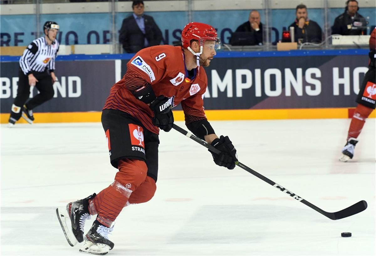 Pinguins siegen zum Saisonauftakt Jan Urbas und die Fischtown Pinguins starteten am Freitag in die DEL-Saison