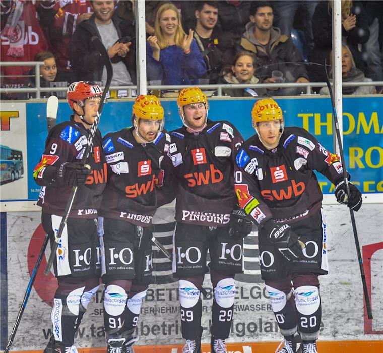 Pinguins-Spieler können neue Kraft tanken Jan Urbas (von links), Miha Verlic, Curtis Gedig und Kevin Lavallee von den Fischtown Pinguins können in der Länderspielpause neue Kraft tanken.