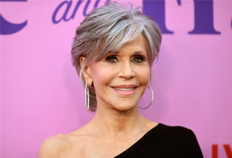 Jane Fonda warnt vor Schönheitseingriffen Jane Fonda, US-Schauspielerin, warnt vor vor dem Gang zum Schönheitschirurgen. Sie gehe davon aus, dass viele Frauen süchtig nach Schönheitseingriffen seien.