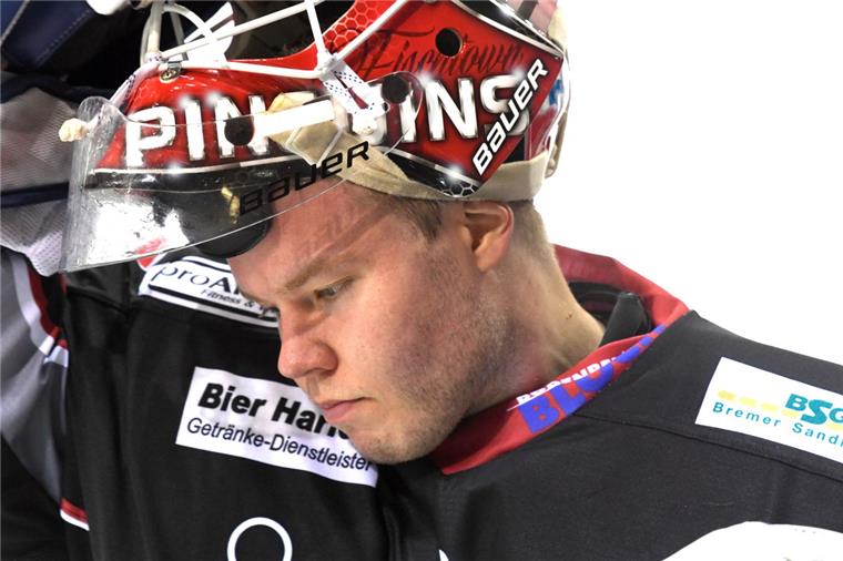 Pinguins schlagen den amtierenden Meister München Jani Nieminen zeigten im Tor der Fischtown Pinguins beim Sieg gegen den amtierendem Meister München eine bärenstarke Leistung.