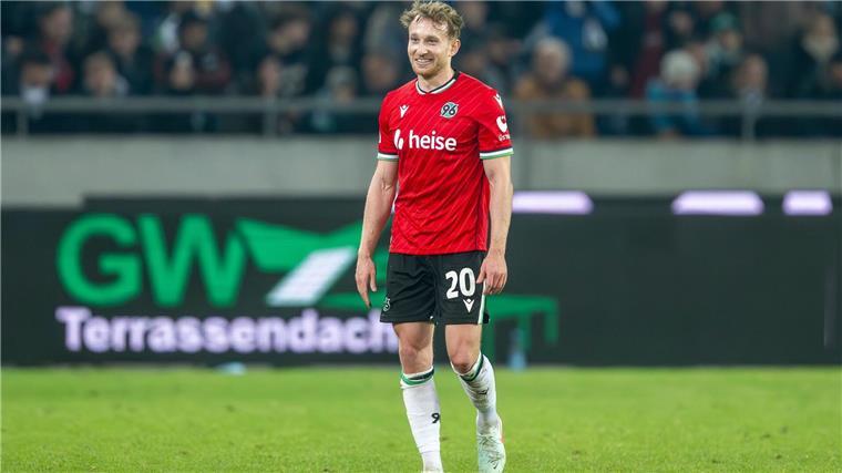 Greuther Fürth holt neuen Rechtsverteidiger aus Hannover Jannik Dehm wechselt nach Fürth.
