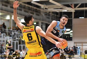 Jarelle Reischel (rechts) kehrte bei der Niederlage in Kirchheim in den Kader der Eisbären zurück. Ihm gelangen 14 Punkte. 