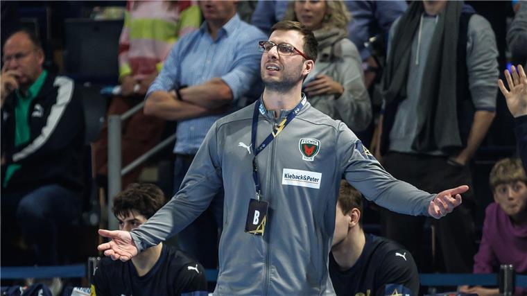 Ex-Füchse-Trainer rechnet ab: „Menschliche Enttäuschung“ Jaron Siewert beklagt seinen Rauswurf beim deutschen Meister Füchse Berlin.