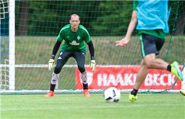 Jaroslav Drobny im Training mit seinen neuen Mannschaftskollegen bei Werder. Der...