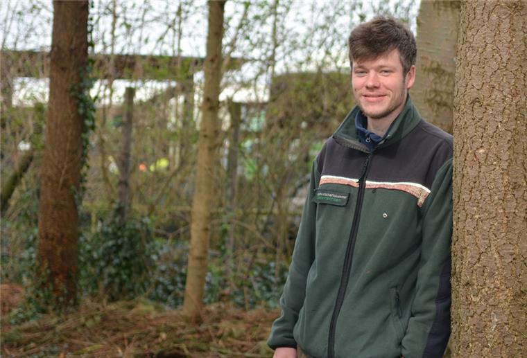 Wolf im Cuxland: Dieser Mann ermittelt bei Nutztierrissen Jasper Robin Krüger, Bezirksförster Wesermünde von Landwirtschaftskammer Niedersachsen, ist seit wenigen Wochen für die Rissbegutachtung in der Region zuständig.