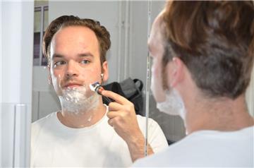 Jeden Morgen muss sich nord24-Redakteur Philipp Overschmidt im #movember rasieren, aber der Schnurrbart bleibt dran.