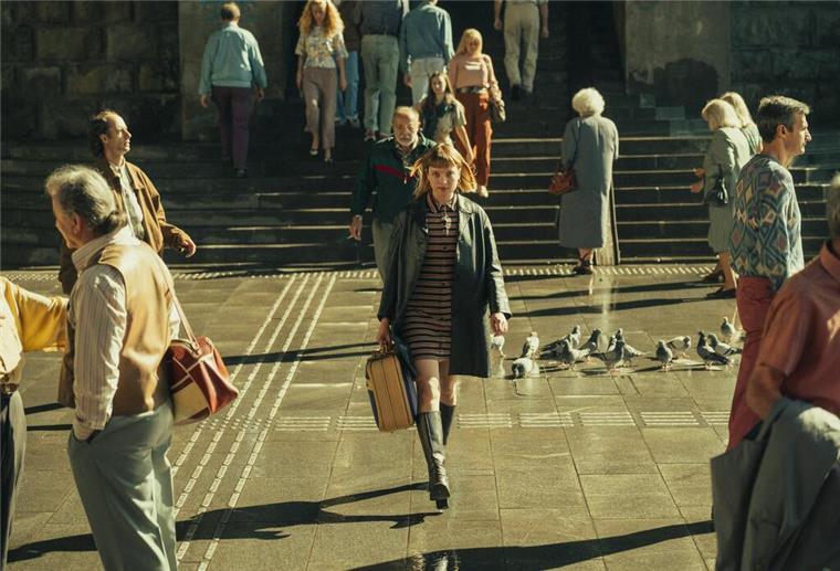 Streamingtipps für den Juli: Diese Serien-Highlights starten bei Netflix und Co Jella Haase als ehemalige Stasi-Killerin in „Kleo“.