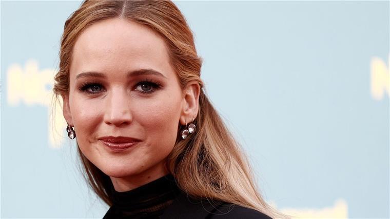 Dwayne Johnson und Rita Moreno sind Oscar-Helfer Jennifer Lawrence hilft bei den Oscars.