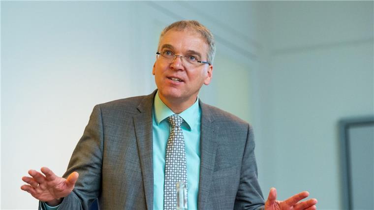 Landrat: offener Brief an Weil wegen fester Elbquerung Jens Böther (CDU), Landrat vom Landkreis Lüneburg.
