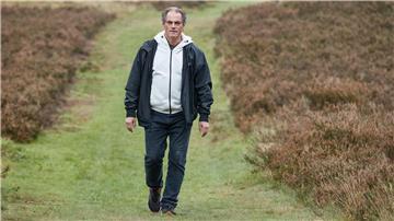Jens Mollenhauer, Autor und ehemaliger Polizist, geht im Rahmen eines Interviews in Kronsbergheide in der Lüneburger Heide.