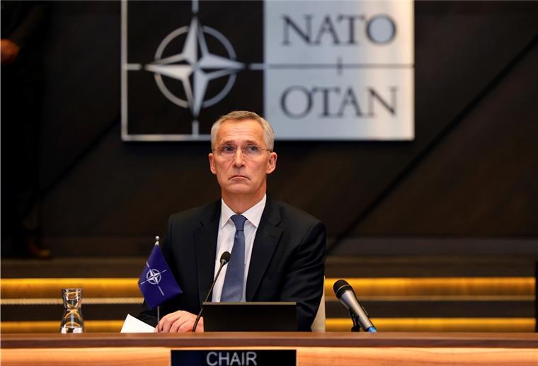 Russland dringt bis Kiew vor - NATO verlegt Eingreiftruppe Jens Stoltenberg, NATO-Generalsekretär,verkündete die Verlegung der schnellen Eingreiftruppe.
