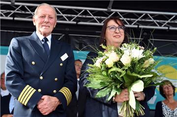 Jens Thorn und Taufpatin Petra Kaiser. Foto: Scheer