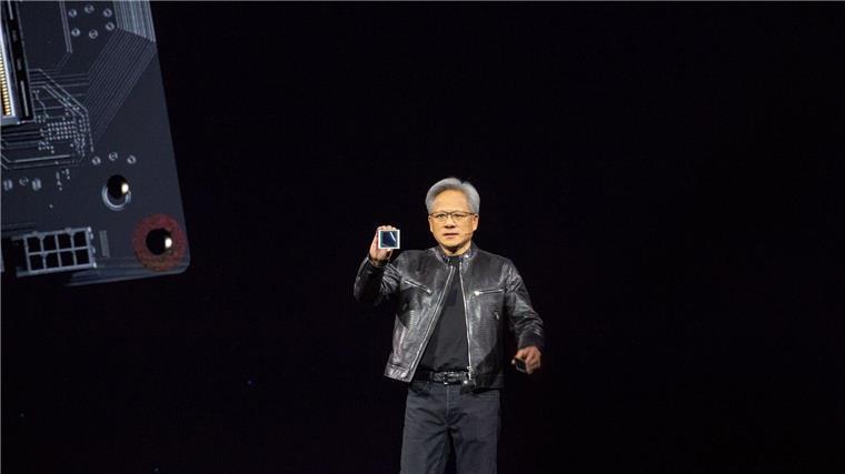 Nvidia kündigt neues Computersystem für KI-Infrastruktur an Jensen Huang, Chef des Chipkonzerns Nvidia, zeigt auf der hauseigenen Entwicklerkonferenz GTC den neuen KI-Chip Blackwell. Der Chipkonzern will die führende Rolle bei Technik für Anwendungen mit Künstlicher Intelligenz ausbauen.