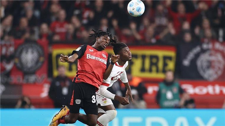 „Wir sind schon enttäuscht“: Torloses Topspiel ärgert Xhaka Jeremie Frimpong (l) machte ein starkes Spiel für Bayer Leverkusen.