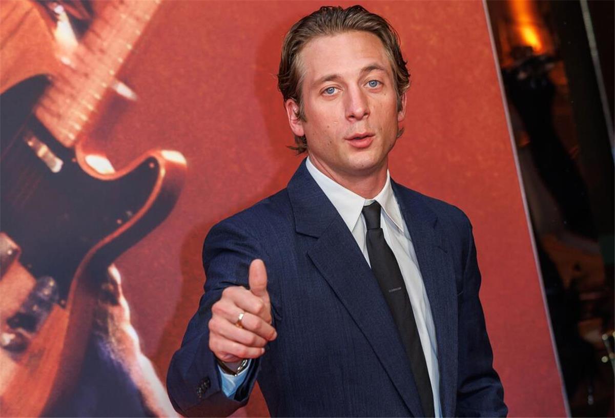 Jeremy Allen White stellte in Berlin den neuen Film über Bruce Springsteen vor. 