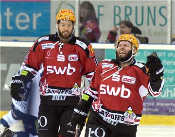 Jeremy Welsh (links) und Jack Combs feierten vergangenen Saison gemeinsam große Erfolge mit den Fischtown Pinguins.