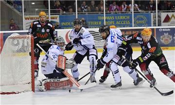 Jeremy Welsh (rechts) schnürte beim Sieg der Fischtown Pinguins gegen Iserlohn einen Doppelpack.
