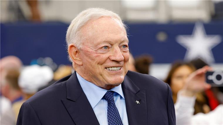 Cowboys-Boss nach Strafe: Mittelfinger war „unabsichtlich“ Jerry Jones nannte einen gezeigten Mittelfinger beim Sieg gegen die Jets „unabsichtlich“. (Archiv-Foto)