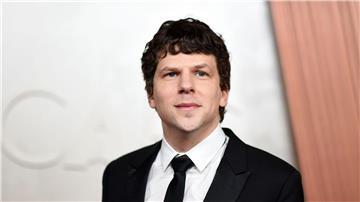 Jesse Eisenberg hat neben der US- nun auch die polnische Staatsbürgerschaft. (Archivbild)