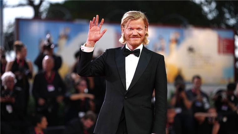 Emma Stone im Keller der Paranoia: Neuer Kinofilm „Bugonia“ Jesse Plemons verkörpert im Film einen Verschwörungsfanatiker. (Archivbild)