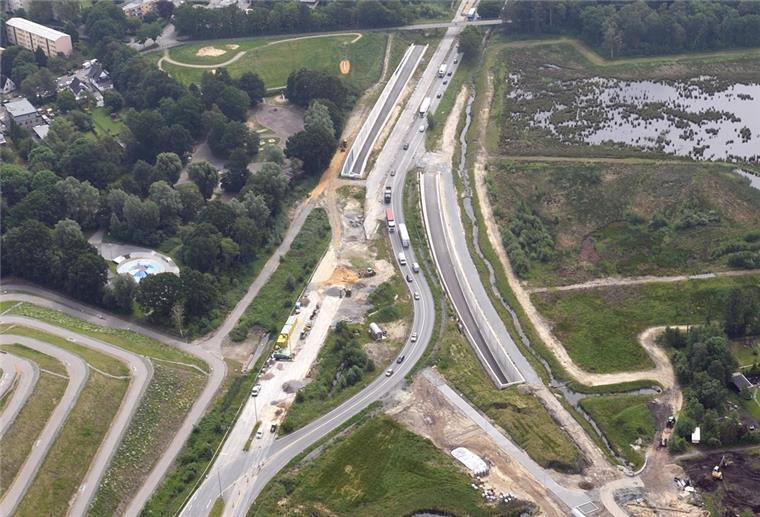 Bremerhaven: Straßenbauarbeiten für den Hafentunnel wurden ausgeschrieben Jetzt geht es um den Schlenker am östlichen Ende des Hafentunnels. Die Straßenbauarbeiten wurden ausgeschrieben.