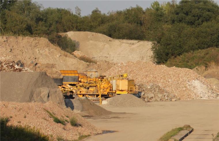 Trotz Bedenken der Bürger: Rat für Industriegebiet "Wulfheide" Wulsbüttel Jetzt liegt die Aufsicht für verantwortungsvollen Umgang in Wulsbüttel beim Gewerbeaufsichtsamt Cuxhaven, das die Einhaltung der Auflagen überprüfen muss.