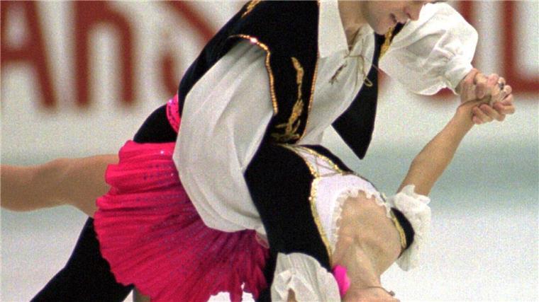 Eiskunstläufer unter Absturzopfern: „Schreckliche Tragödie“ Jewgenija Schischkowa und Wadim Naumow sind unter den Opfern des Absturzes.