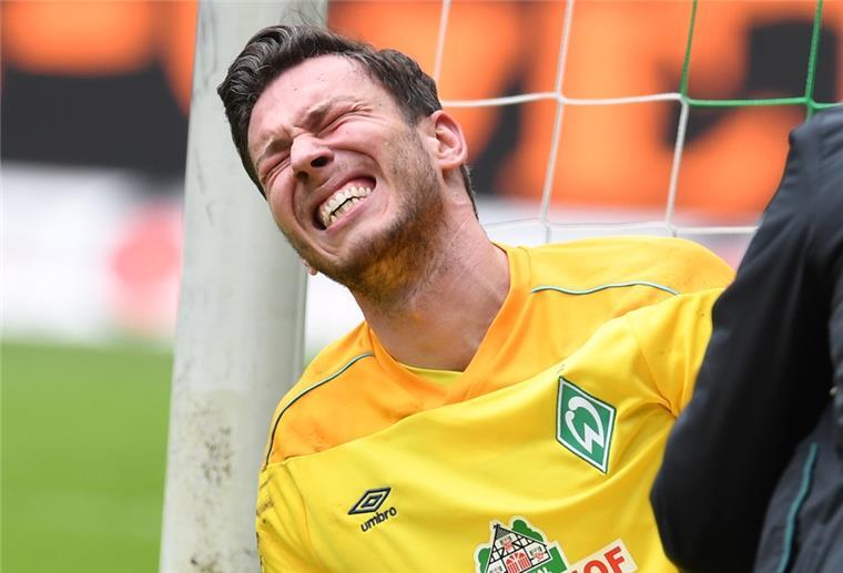 EM-Aus für Werder-Torhüter Pavlenka Jiri Pavlenka hat starke Schmerzen (so wie hier beim 34. Spieltag der Bundesliga). Doch jetzt sind es Rückenschmerzen, die eine EM-Teilnahme der Werder-Torhüters für die tschechische Mannschaft unmöglich machen.