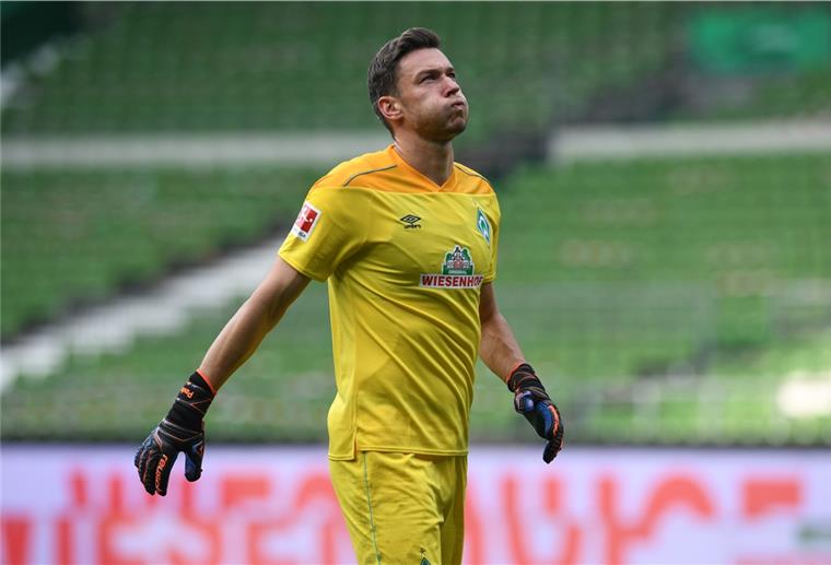 Werder: Pavlenka hat einen speziellen Wunsch Werders Torwart Jiri Pavlenka gestikuliert während des Spiels.