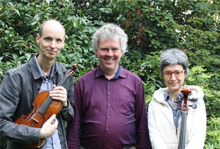 Joachim Brockes (Violine), Sebastian Grothey (Klavier) und Katja Kuzminykh (Violoncello, von links) gestalten das Konzert mit.