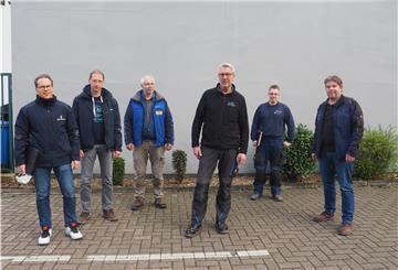 Jochen Quaritsch (von links), Marcus Segebrecht (beide Firma Quaritsch), Bodo Koch (Firma Peter Koch), Karl-Heinz Büsing (Haustechnik menzel) und Bennett und Stefan Linneweber (beide Firma Wolfgang Menzel) möchten Panik in Sachen Energieversorgung vermeiden.