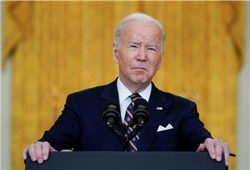 Joe Biden, Präsident der USA, spricht im East Room des Weißen Hauses zur Lage in der Ukraine. 
