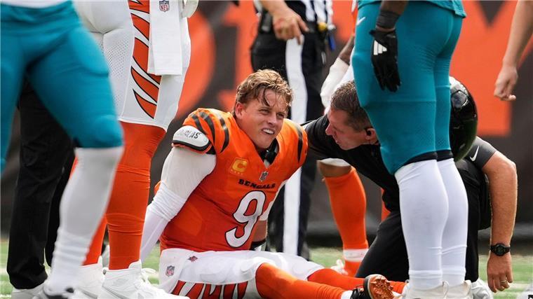 NFL-Star Burrow droht lange Pause nach Operation Joe Burrow hat sich verletzt - und fällt womöglich mehrere Monate aus.