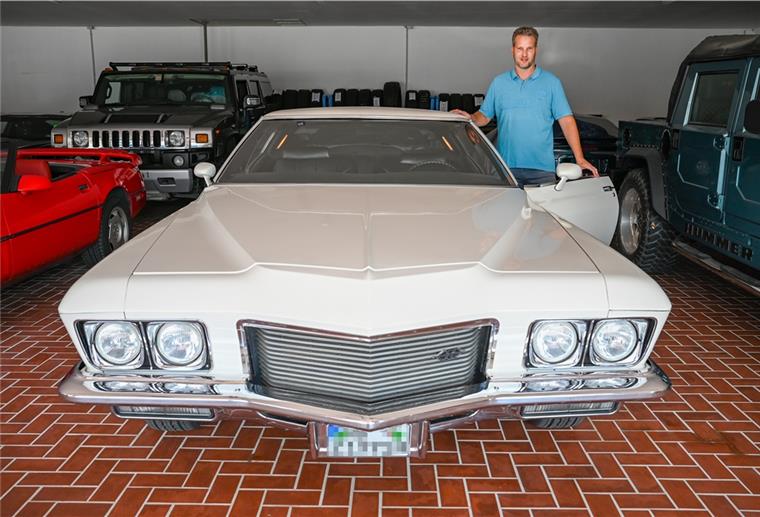 Jörg Bäuerle hat ein Herz für lautstarke US-Cars Jörg Bäuerle neben seinem Buick Riviera 1971. Der 48-Jährige hat seine Liebe zu US-Cars zum Beruf gemacht.