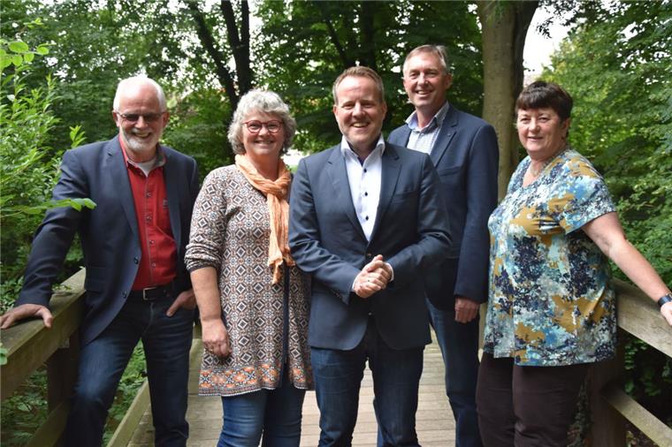 Jörn Keller (Mitte) soll Samtgemeindebürgermeister werden. Das wünschen sich SPD, WFB und Grüne. Ihre Vertreter sind davon überzeugt, dass der 41-Jährige der richtige Mann für das Amt ist. 