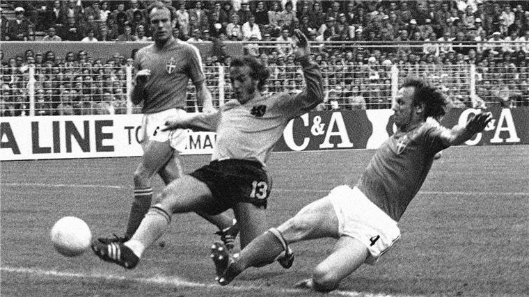 Fußballwelt trauert um Johan Neeskens Johan Neeskens (M) wurde zweimal Vize-Weltmeister mit den Niederlanden.