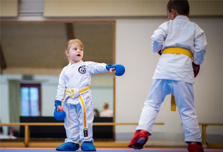 Karate-Talent Johanna Wendelken ist erst drei Jahre alt Johanna Wendelken im Karate-Anzug.