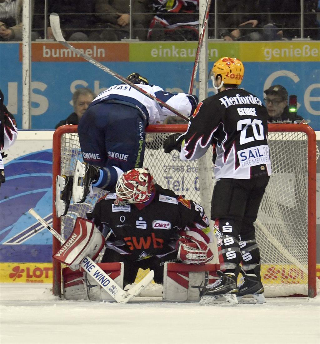 John Laliberte will Jerry Kuhn aufs Tor steigen.