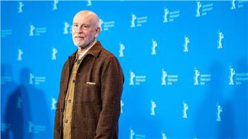 John Malkovich stellt seinen Film „Seneca - Oder: Über die Geburt von Erdbeben“ auf der Berlinale vor.